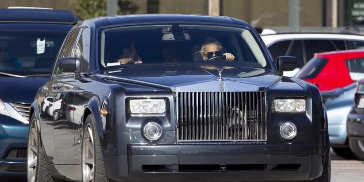 Lady Gaga ao volante de um Rolls-Royce Phantom 