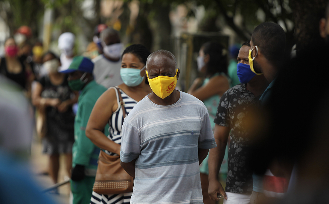 Moradores fizeram fila para realizar teste de detecção da covid-19 em Periperi.