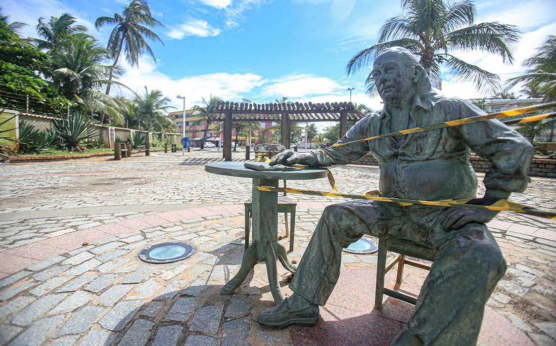 Praça Vinicius de Morais, em Itapuã, foi interditada.