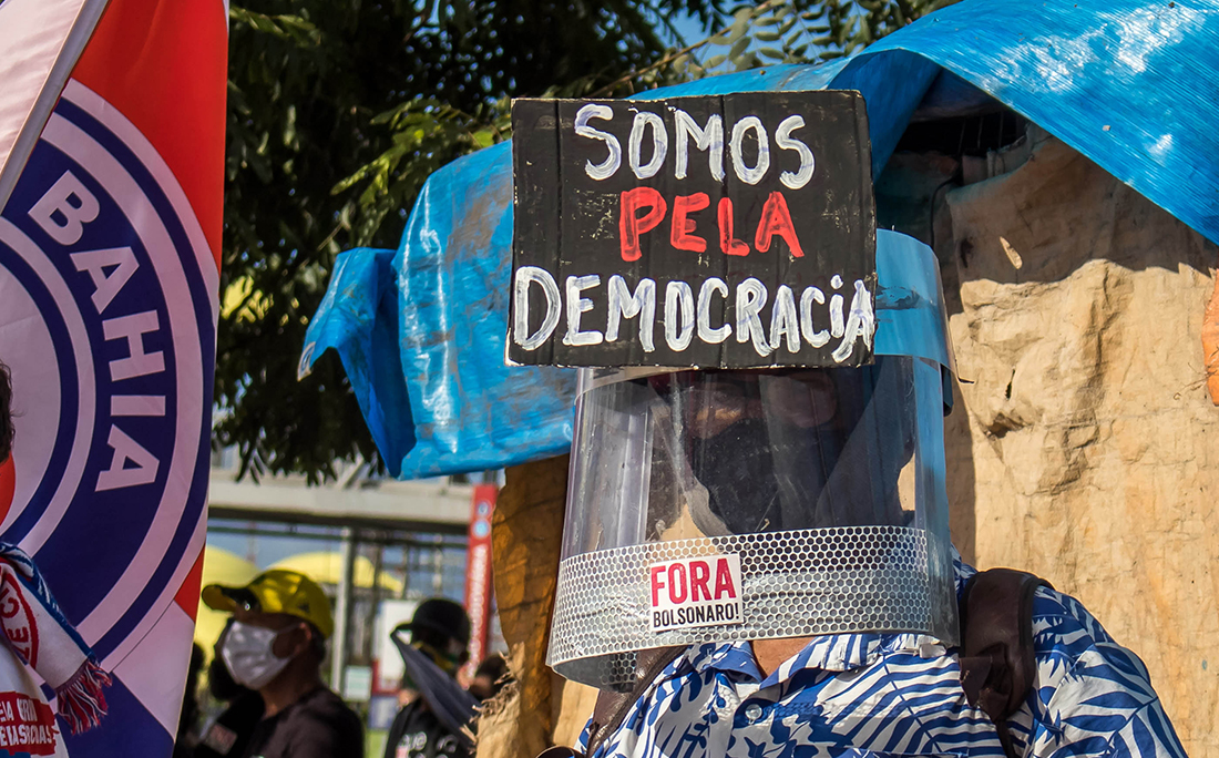 A manifestação foi organizada através das redes sociais.