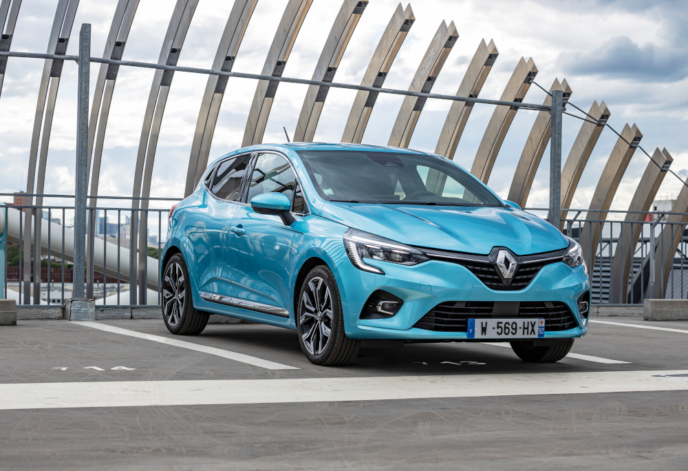 A Renault não oferece o Clio no Brasil desde 2016, mas na Europa o hatch continua sendo vendido
