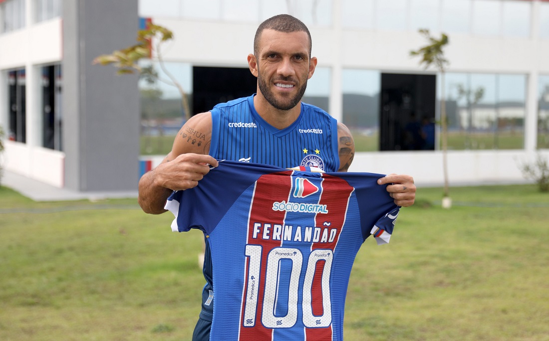 Fernandão exibe camisa alusiva aos 100 jogos pelo Bahia