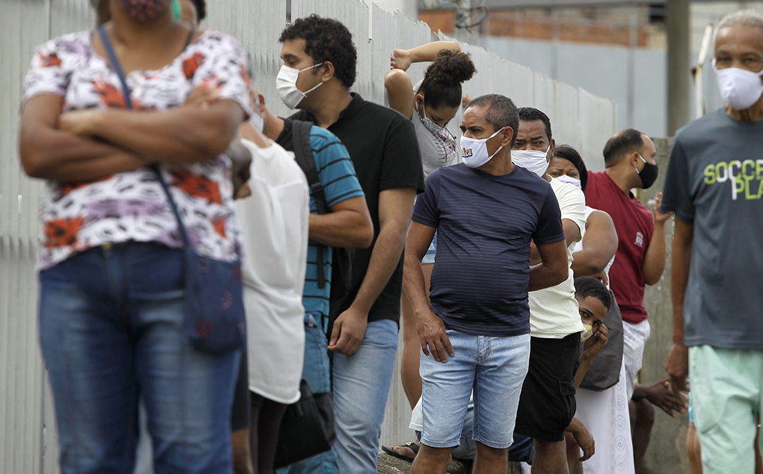 Filas também nas agências da Caixa.