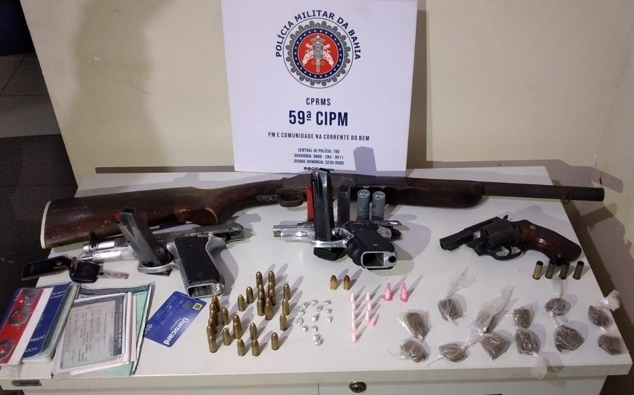 Com a quadrilha foram apreendidos duas pistolas calibres 9mm e 380, uma espingarda calibre 12 e um revólver calibre 38