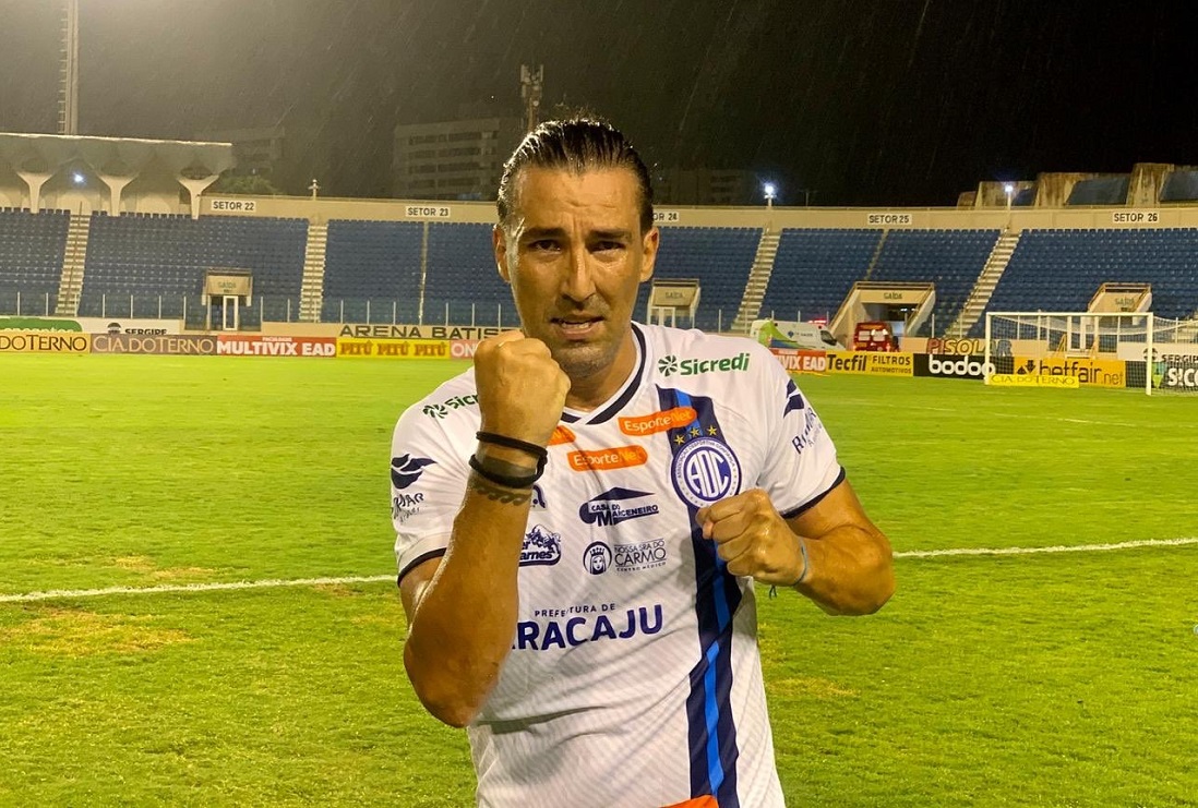 Leandro Kível marcou um golaço e garantiu o triunfo do Confiança contra o Vitória