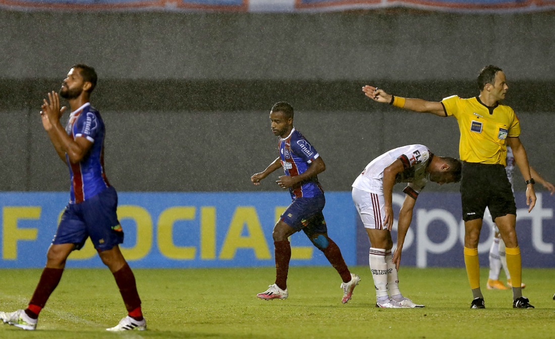 Bahia esteve apático em campo e pouco produziu em derrota para o Flamengo