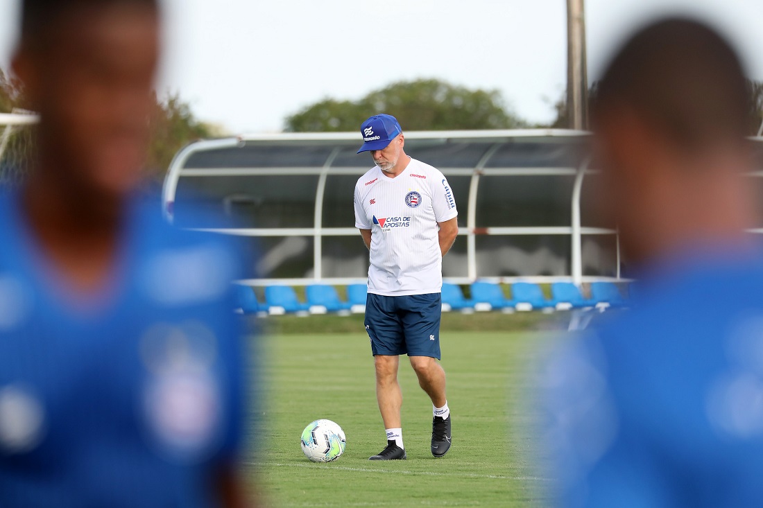 Mano Menezes acumula três derrotas em três jogos como técnico do Bahia