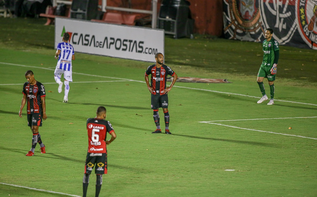 Jogadores do Vitória lamentaram gol sofrido no primeiro tempo