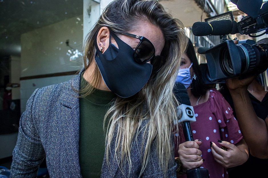 Cátia Raulino ao sair da 9ª Delegacia após prestar depoimento