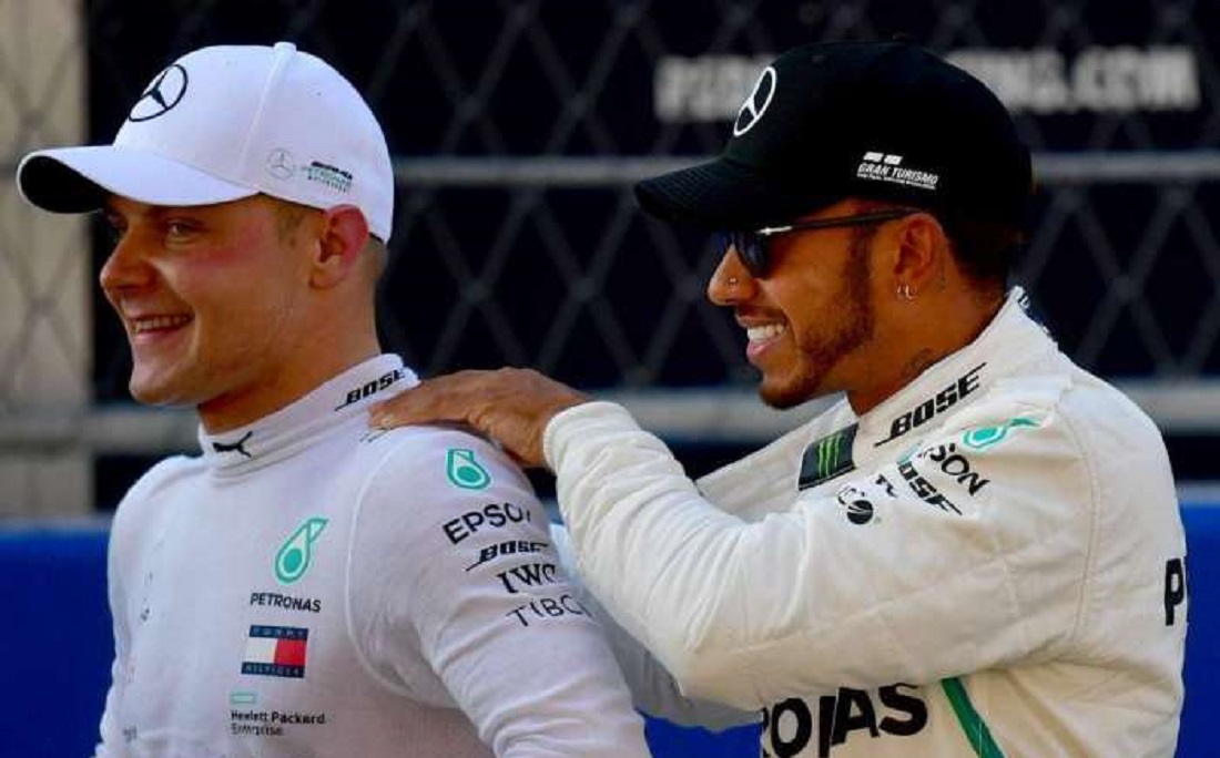 Bottas (esquerda) superou Hamilton e larga na pole