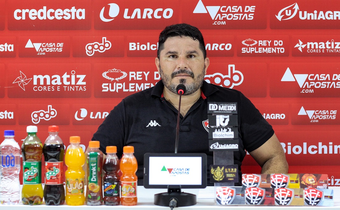 Técnico Eduardo Barroca fala sobre esquema do jogo contra o Guarani