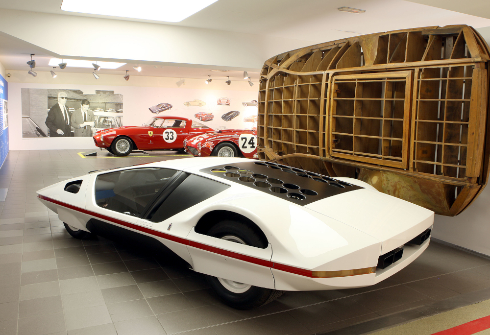 A Ferrari projetou um modelo esquisito, mas o veículo não foi produzido