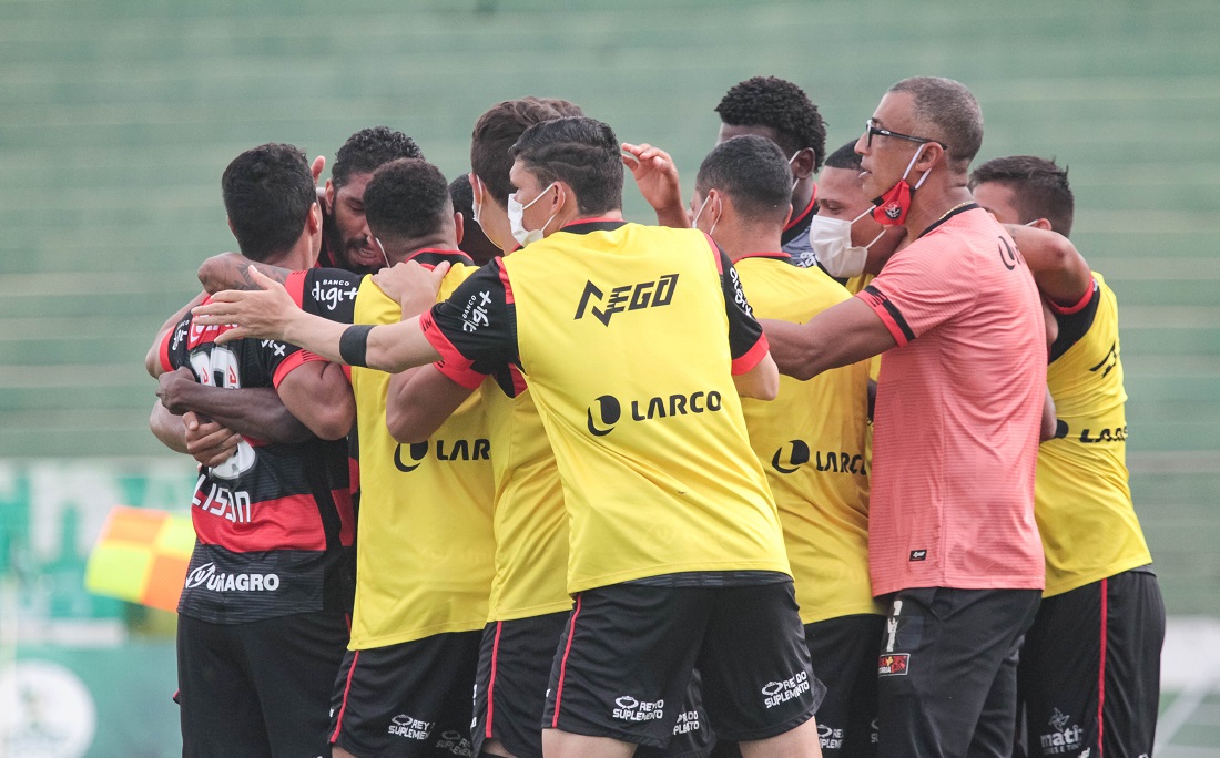 Elenco do Vitória luta pela permanência na Série B do Brasileiro
