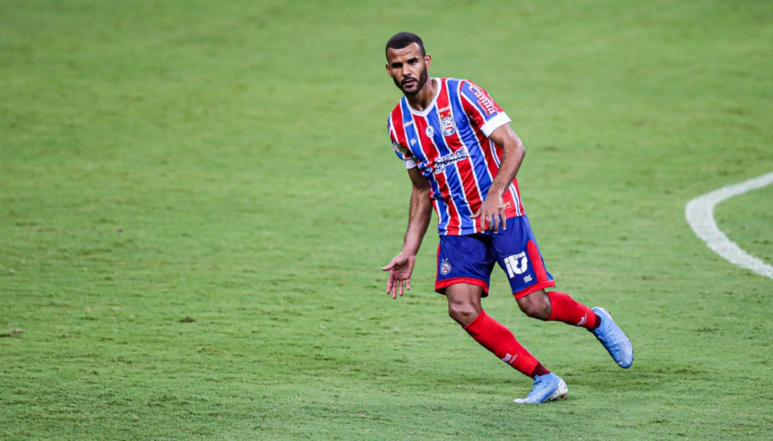 Ernando elogiou postura da defesa em vitória sobre o Corinthians