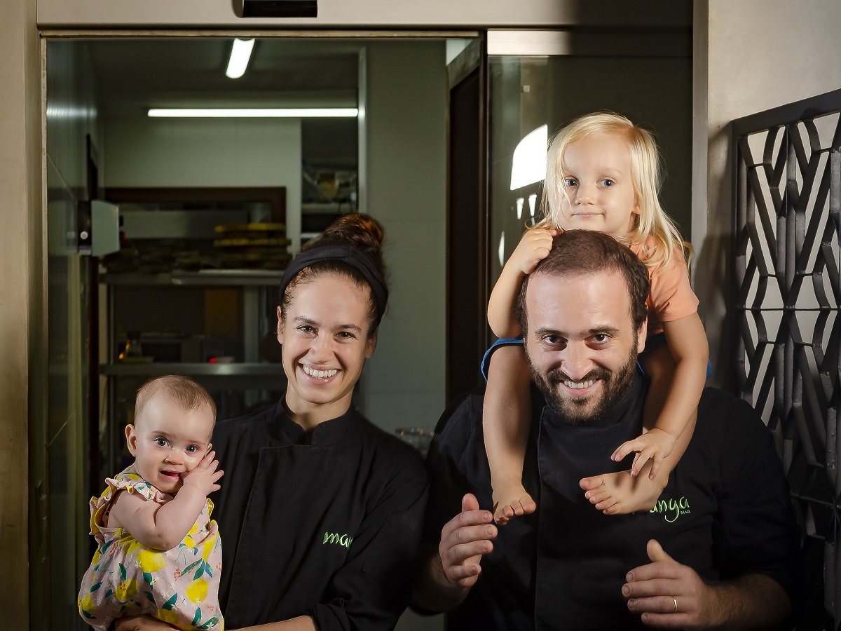 Os chefs Kate e Dante, do Manga, com os filhos Pepeu e Olivia